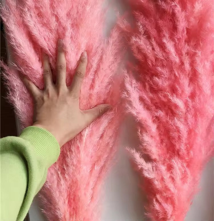 Pink pampas grass from Kenyan Lady Fleur dried flowers store.