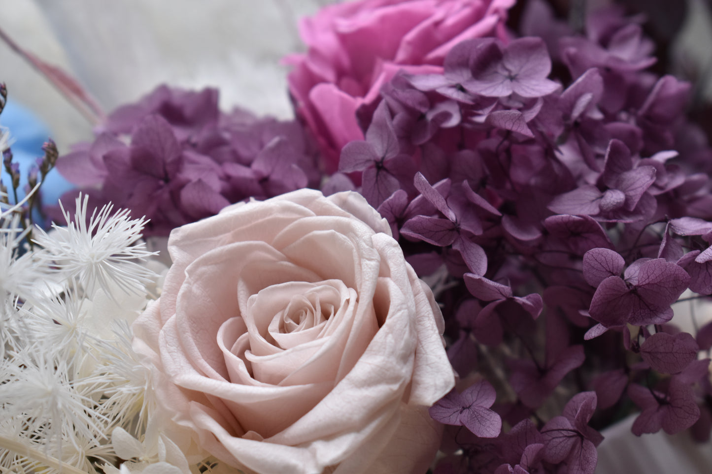 Christine Dried flowers arrangement set from kenyan lady fleur close-up photo.