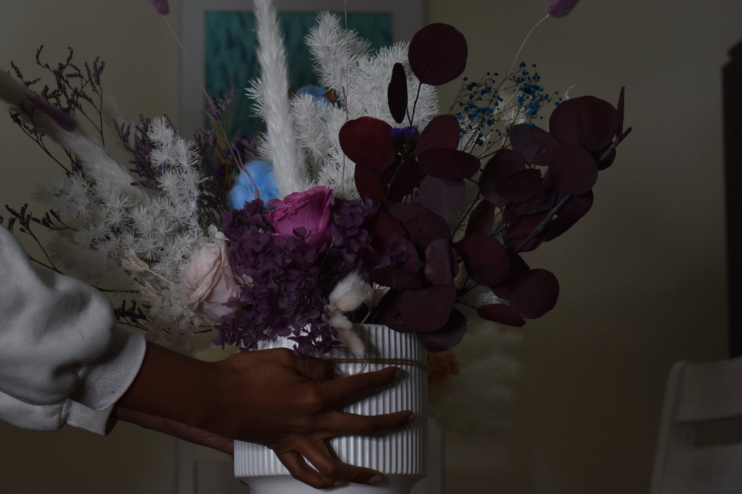 Dried flowers arrangement set from kenyan lady fleur close-up photo on a dining table.